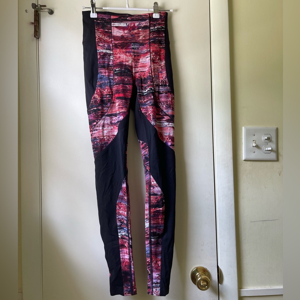 Lululemon SWEAT & REPEAT TIGHT *28" BLACK / DAHLIASCAPE MULTI